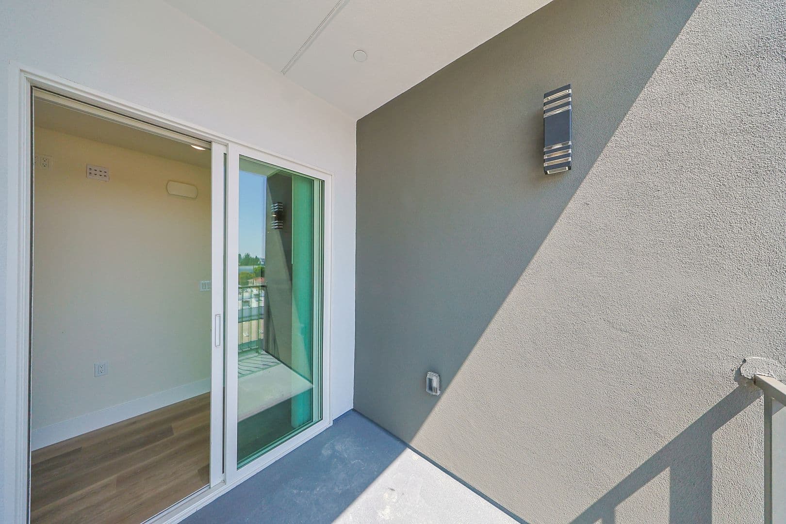 Los Angeles Apartment: 1317 W Jefferson Blvd