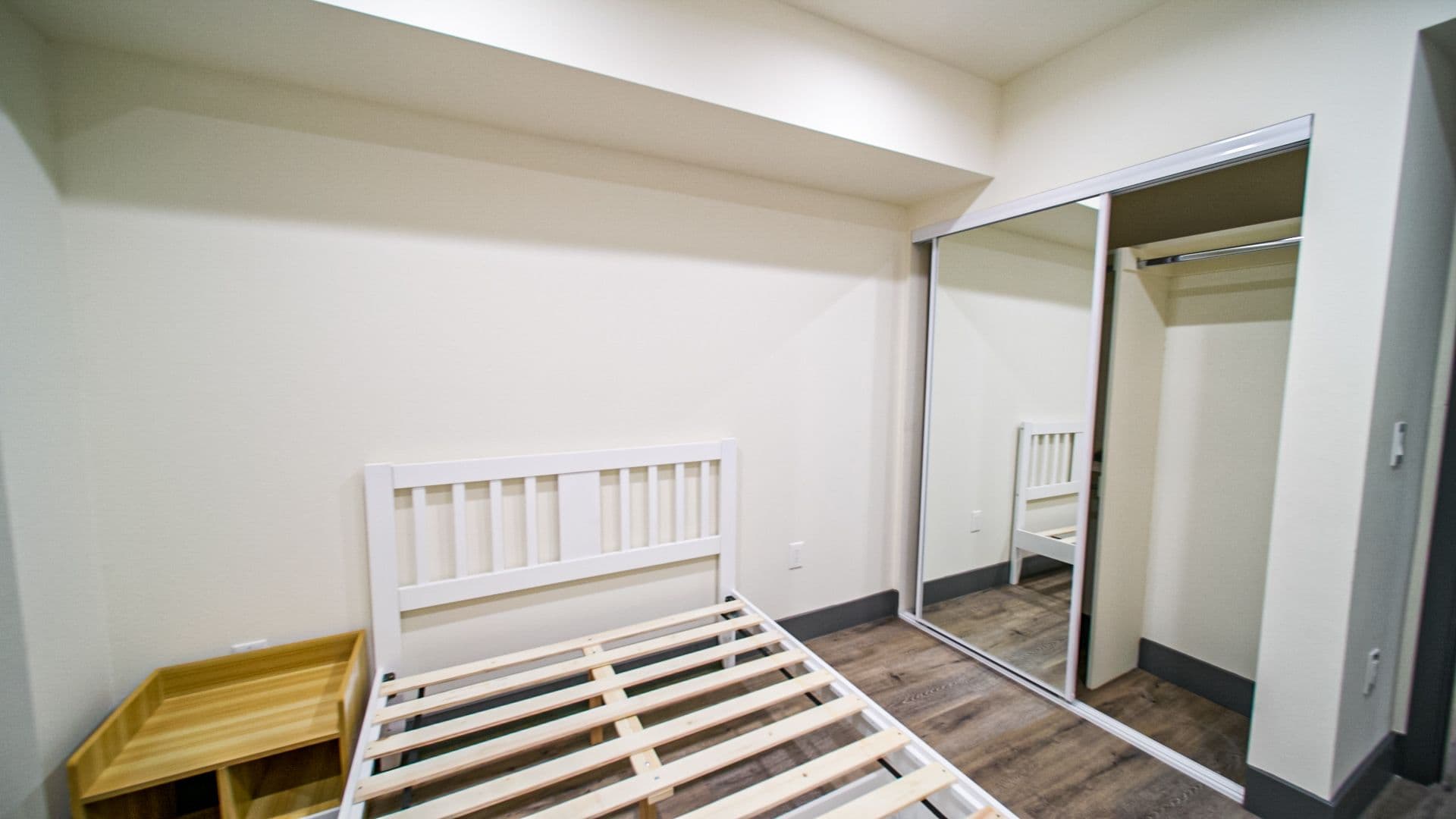 Los Angeles Apartment: 1180 W 37th Pl