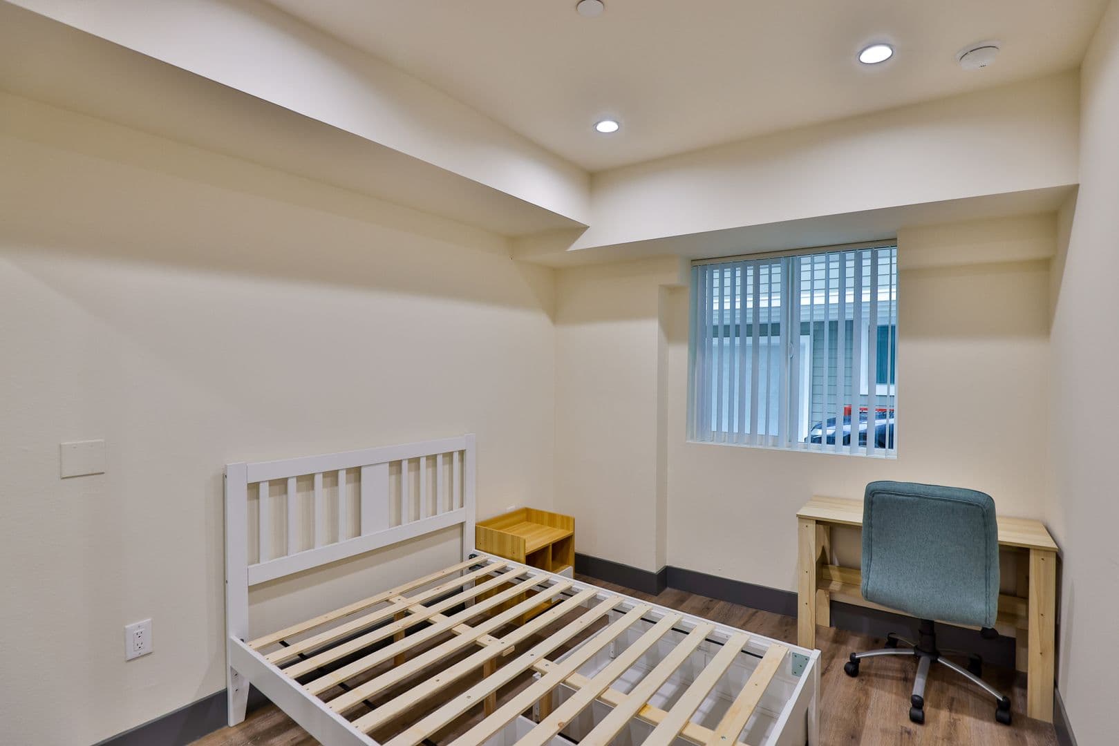 Los Angeles Apartment: 1180 W 37th Pl
