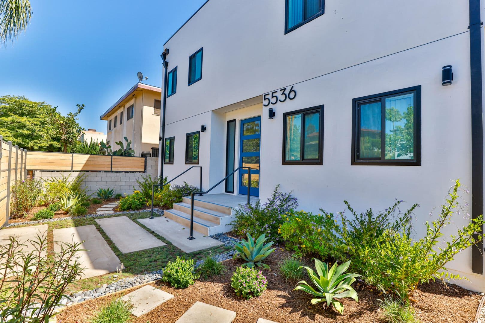 Los Angeles Apartment: 5536 Lexington Ave