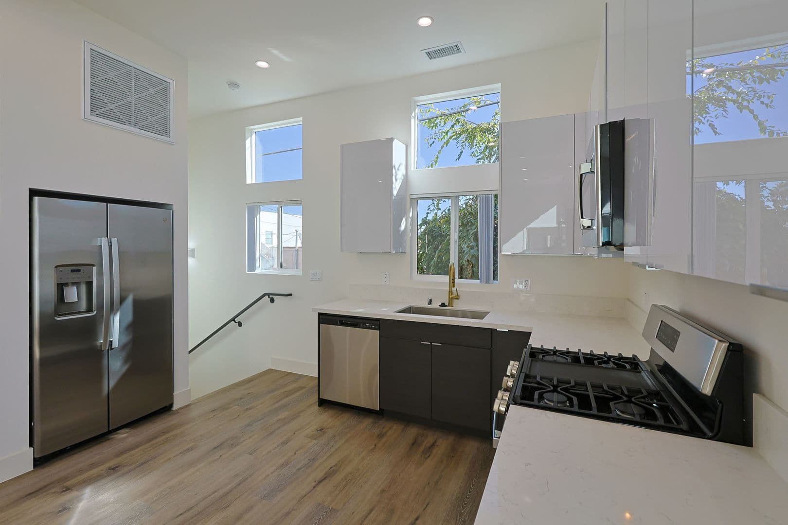 Los Angeles Apartment: 2616 Wellington Rd