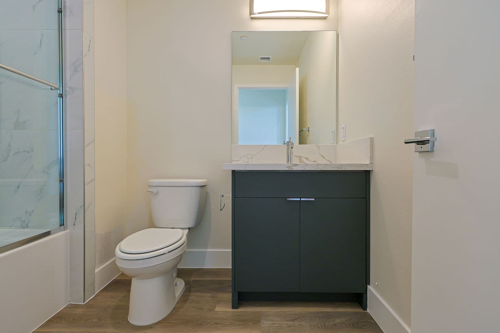 Los Angeles Apartment: 1317 W Jefferson Blvd