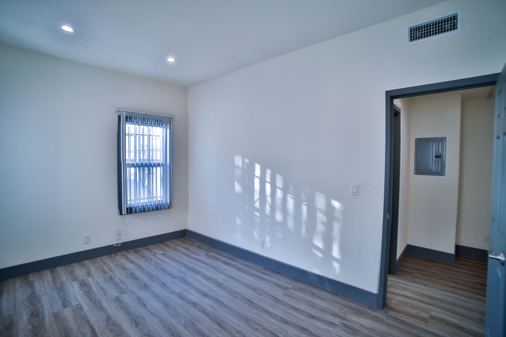 Los Angeles Apartment: 3015 Virginia Rd