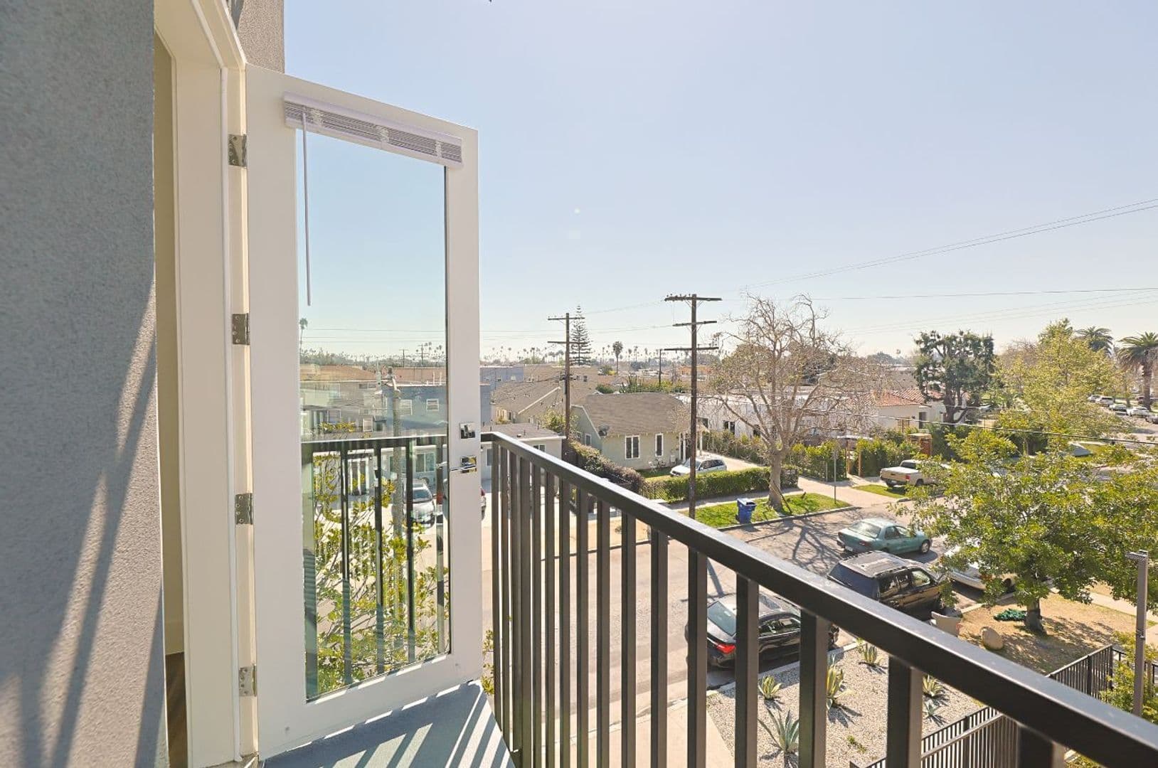 Los Angeles Apartment: 4000 Mont Clair St