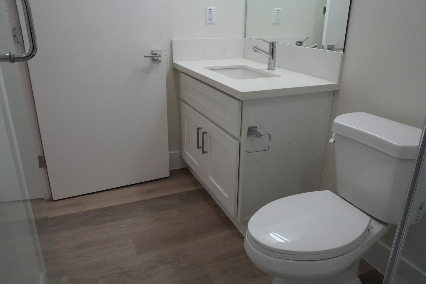 Los Angeles Apartment: 2712 Menlo Ave
