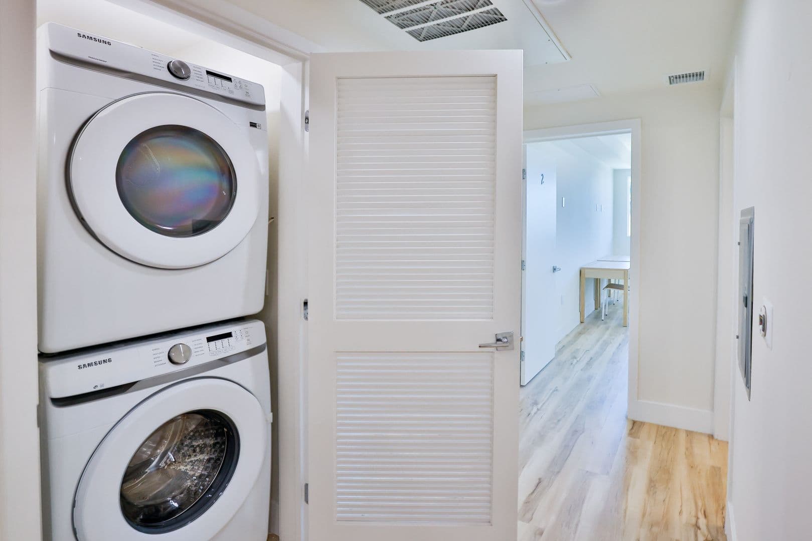Los Angeles Apartment: 1421 W Adams Blvd