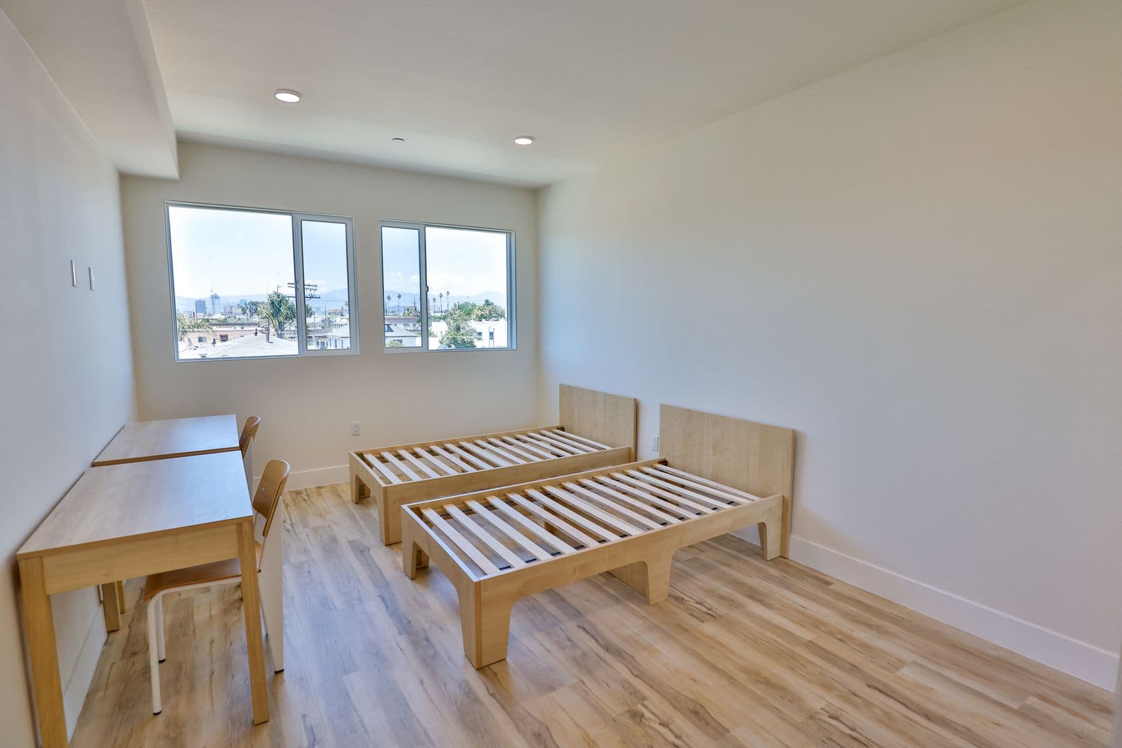 Los Angeles Apartment: 1421 W Adams Blvd