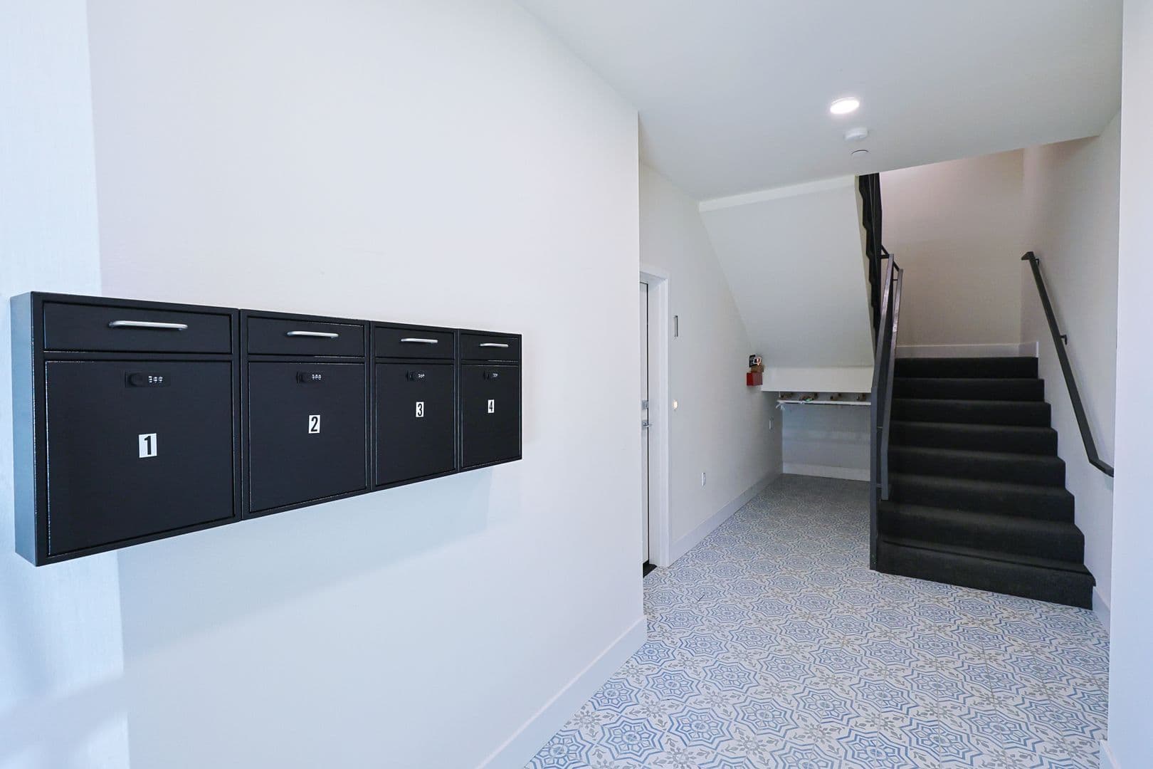 Los Angeles Apartment: 1189 W 37th Pl