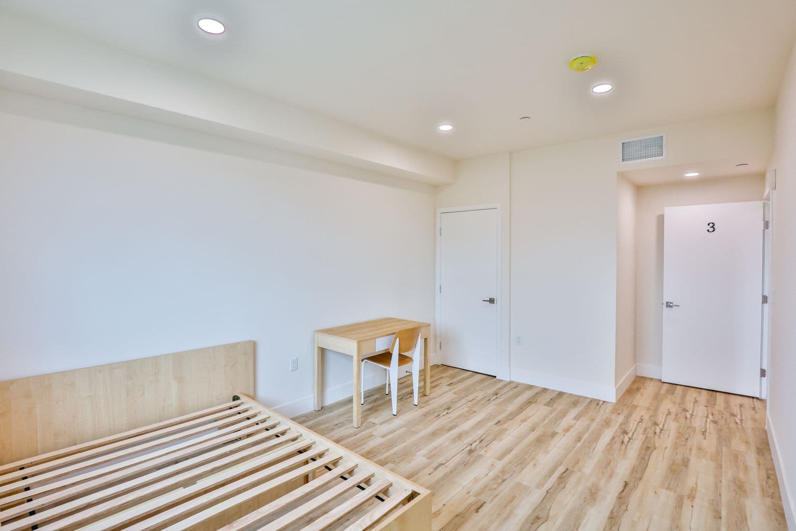 Los Angeles Apartment: 1421 W Adams Blvd