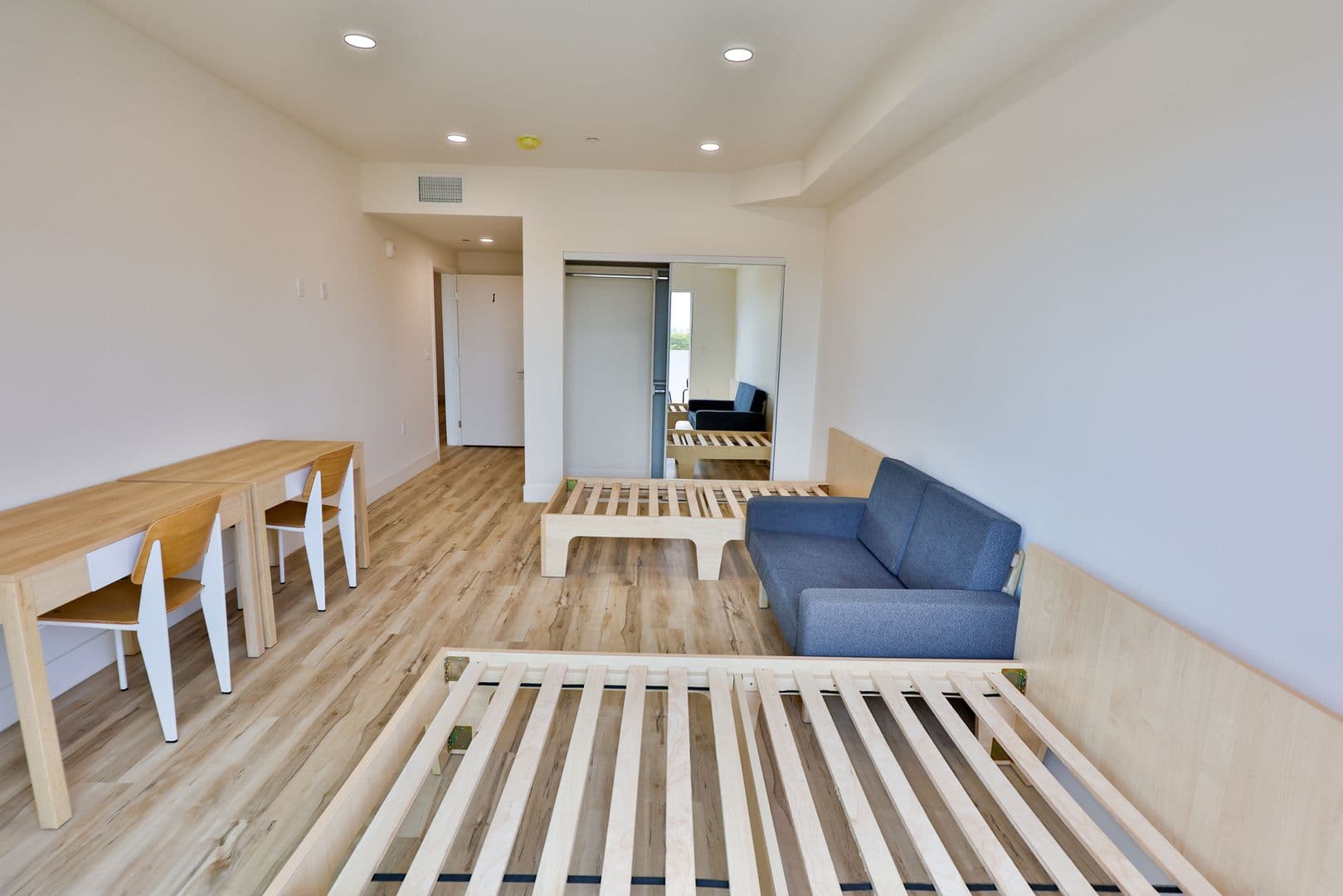 Los Angeles Apartment: 1421 W Adams Blvd
