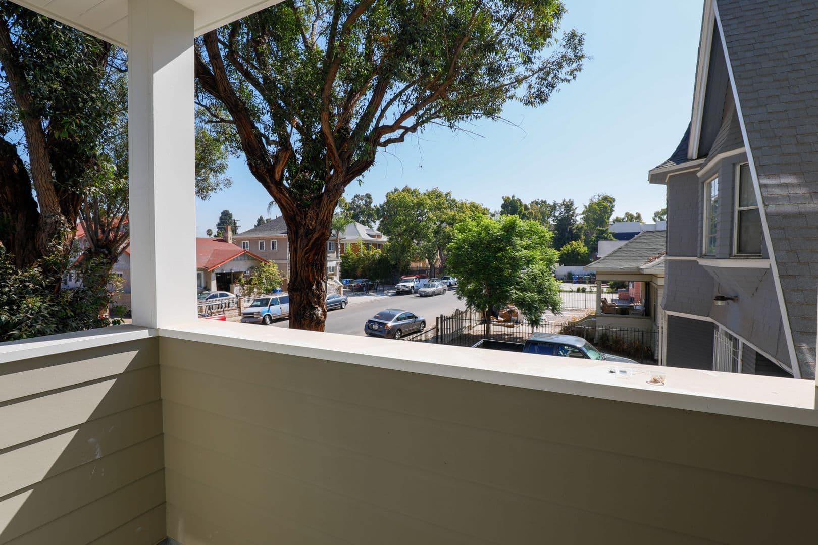 Los Angeles Apartment: 1180 W 37th Pl
