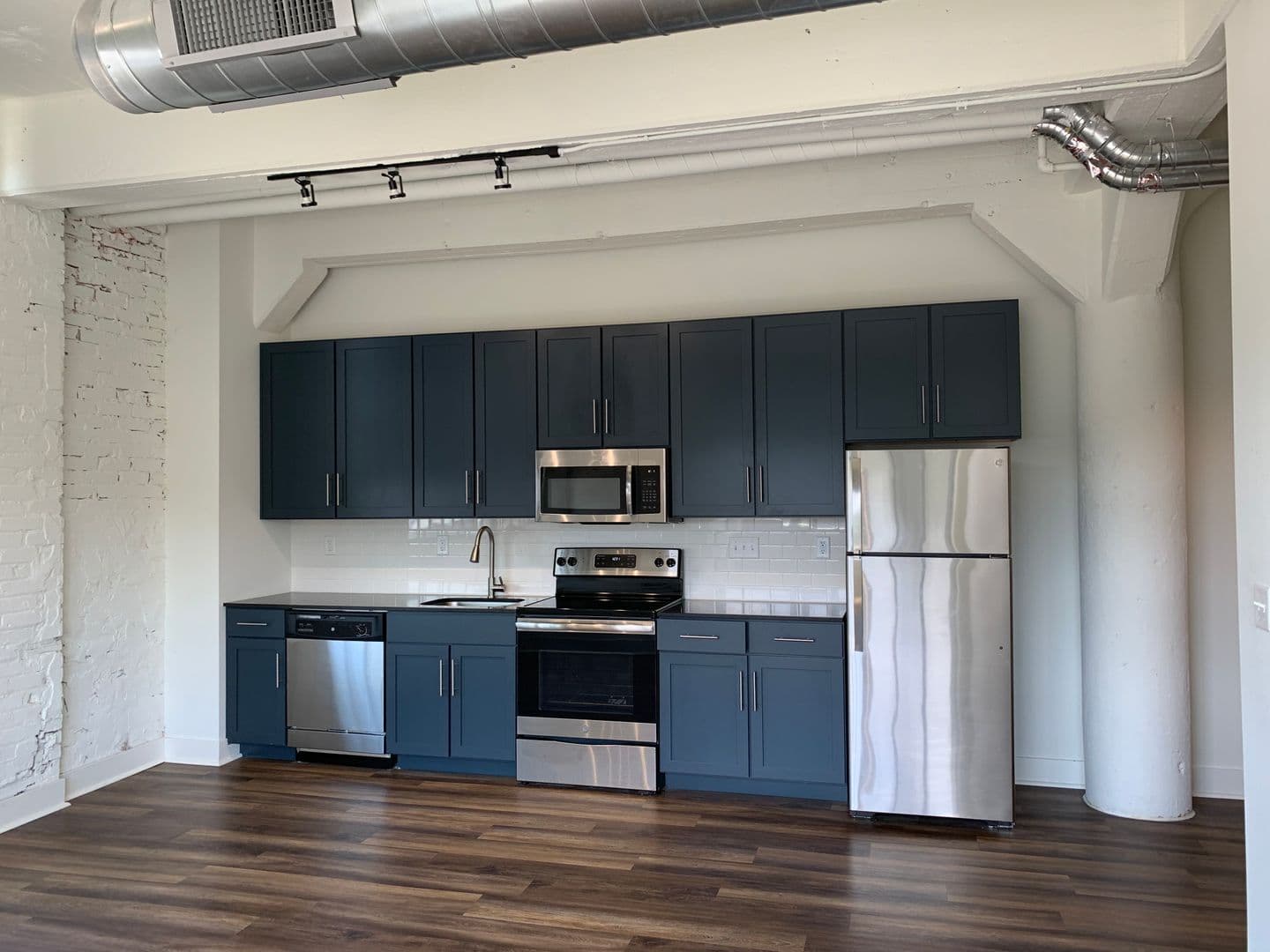 Bellevue Apartment: 239 Grandview Ave.