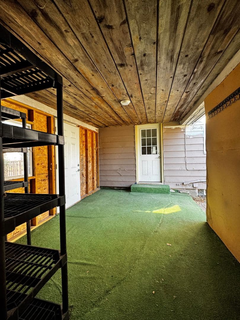 Rochester House: 909 10th St NW