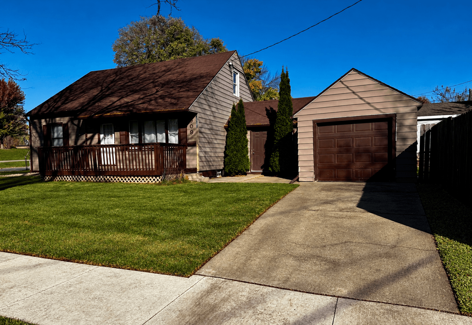 Rochester House: 909 10th St NW
