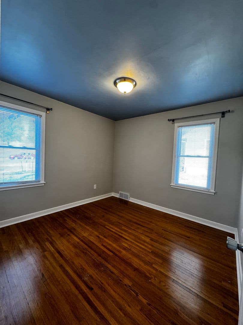 Rochester House: 909 10th St NW