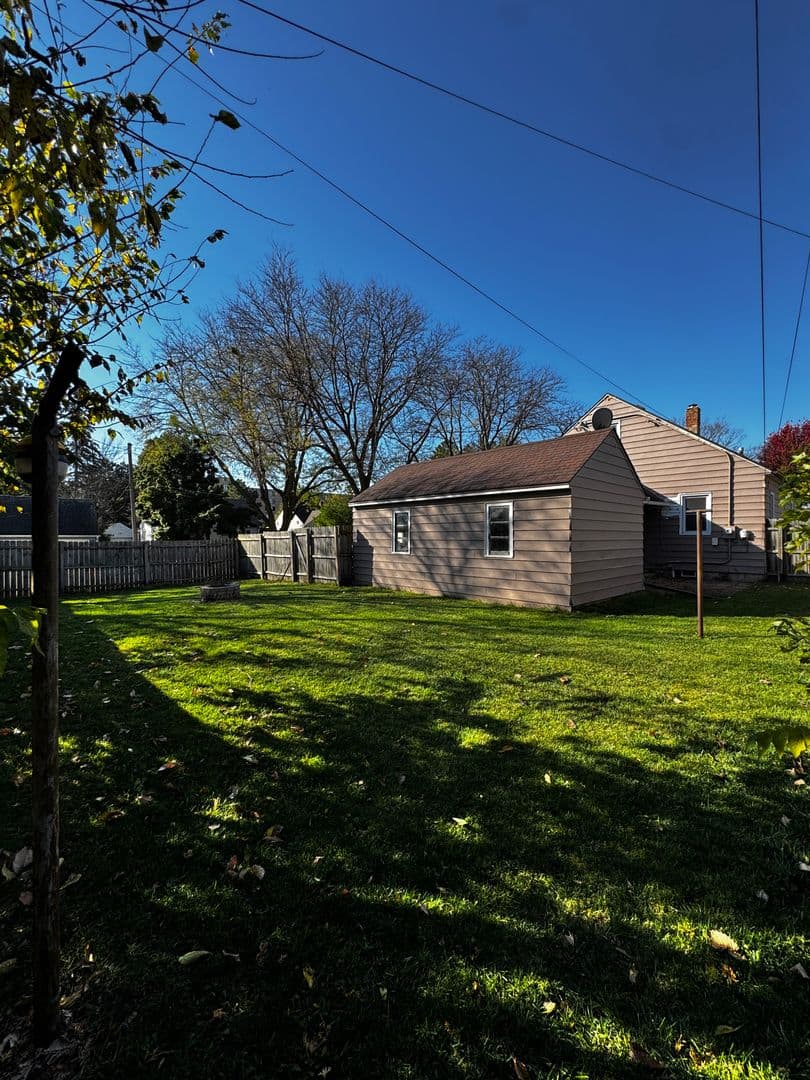 Rochester House: 909 10th St NW