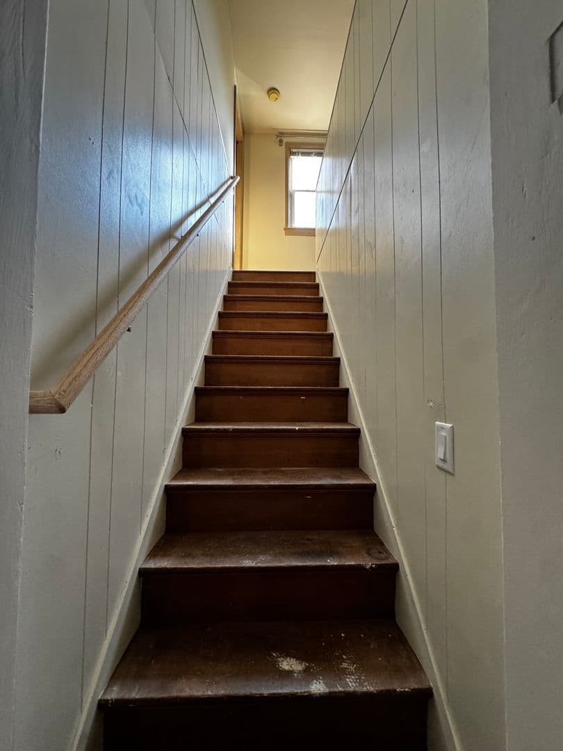 Rochester House: 909 10th St NW