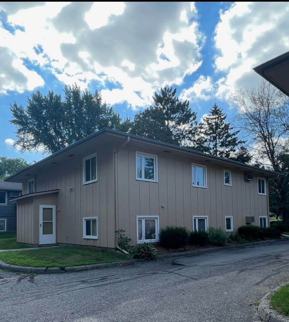 Rochester Apartment: 315 27th Street NE