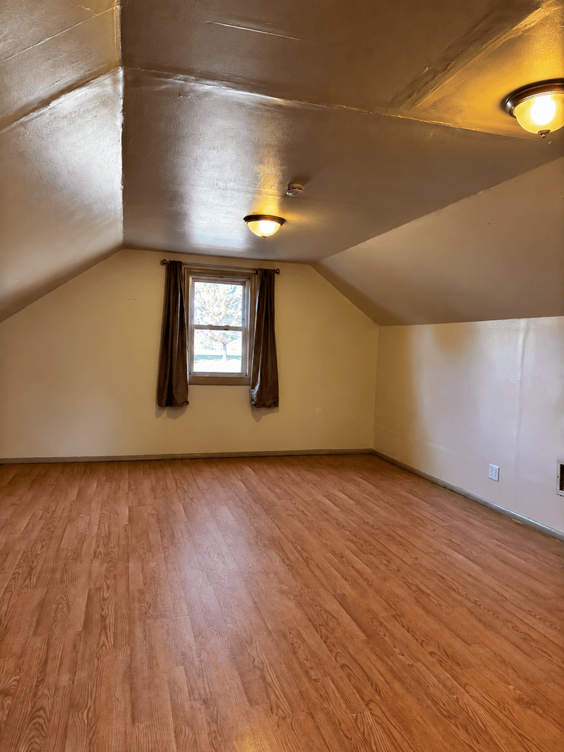 Rochester House: 909 10th St NW