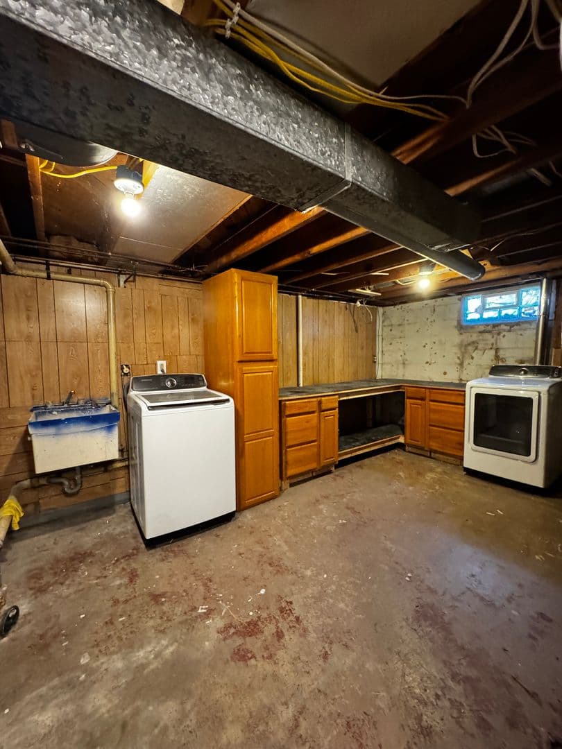 Rochester House: 909 10th St NW