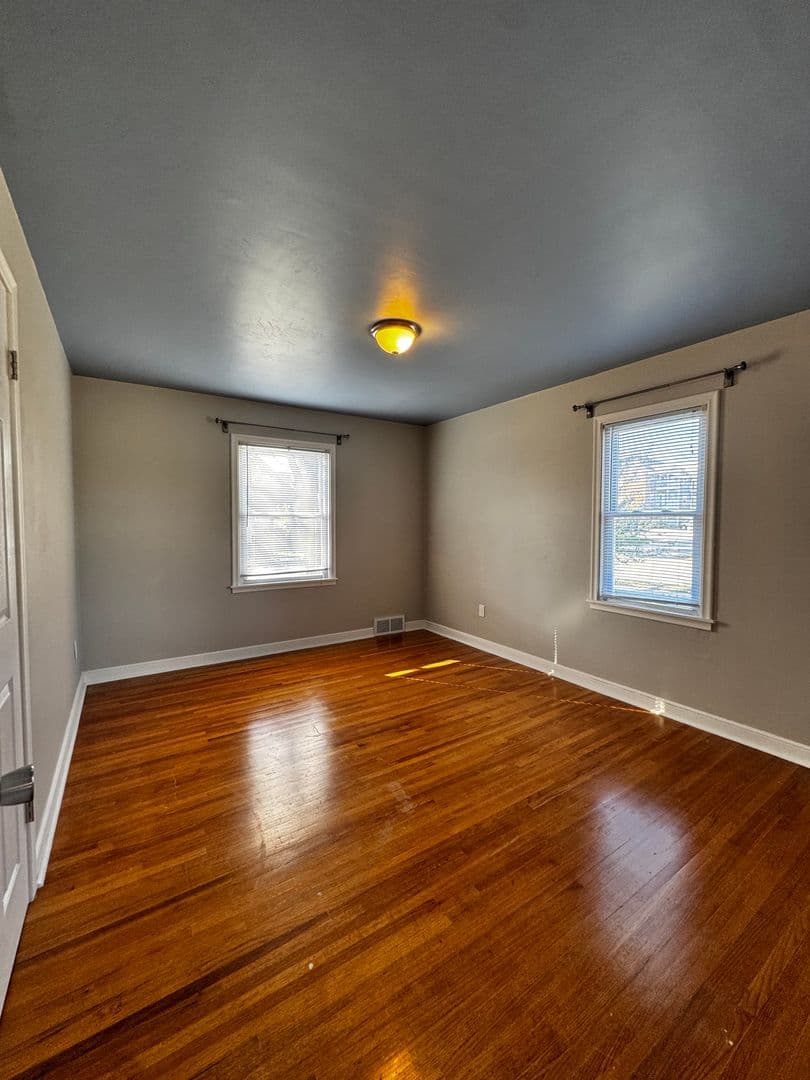 Rochester House: 909 10th St NW