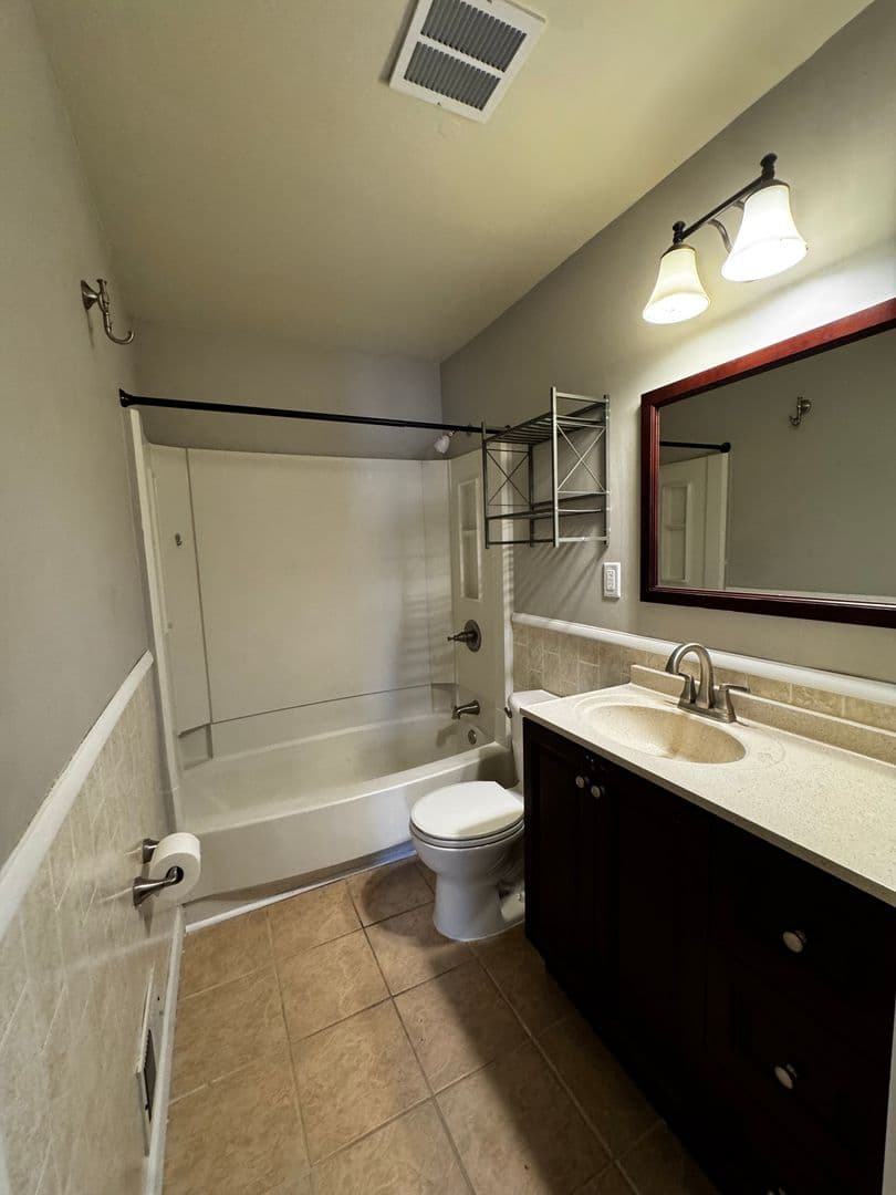 Rochester House: 909 10th St NW