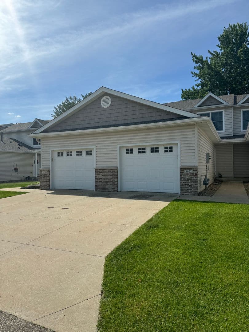 Rochester Townhome: 3022 Venice Ln. N.W.