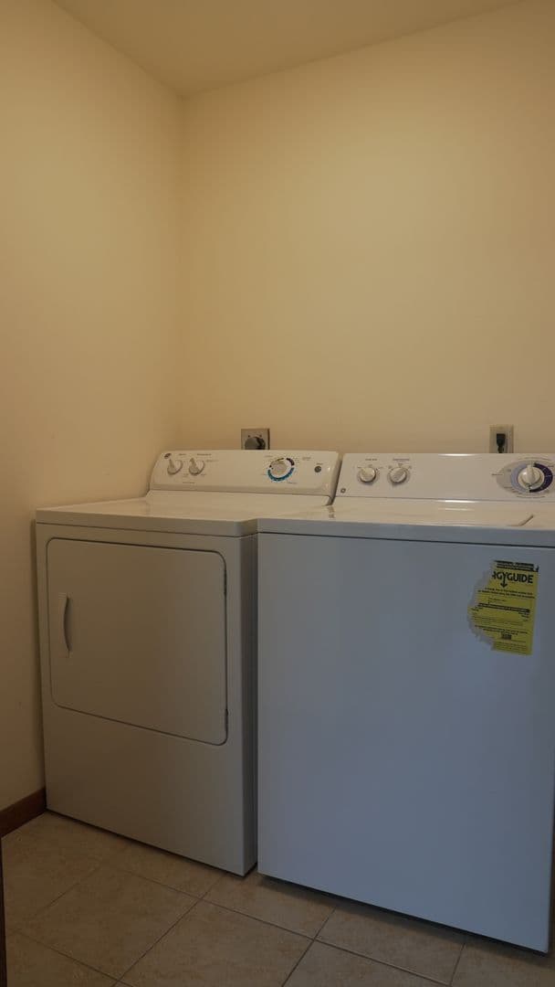 Madison Apartment: 477 S High Point Rd