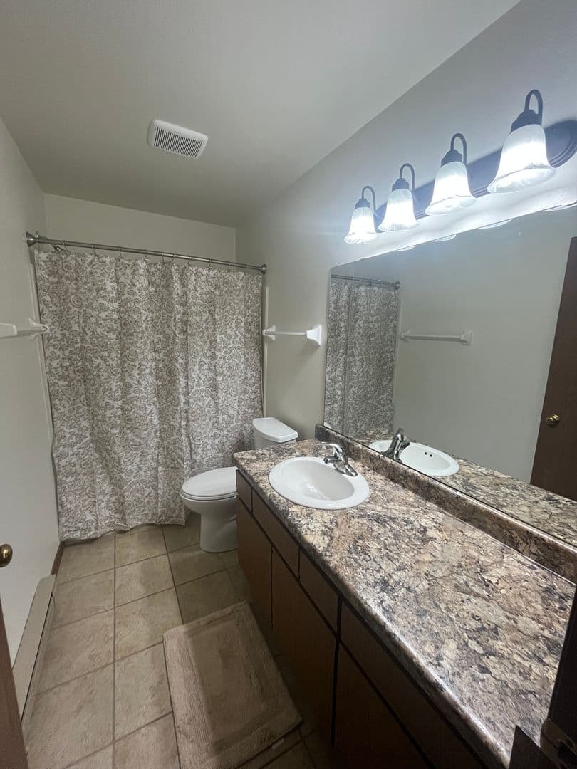 Madison Apartment: 477 S High Point Rd