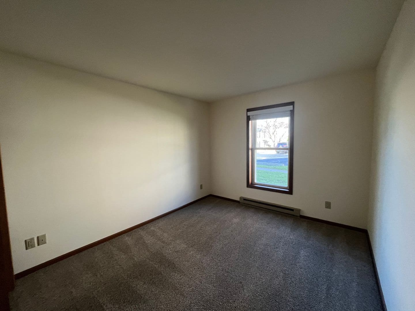 Madison Apartment: 477 S High Point Rd