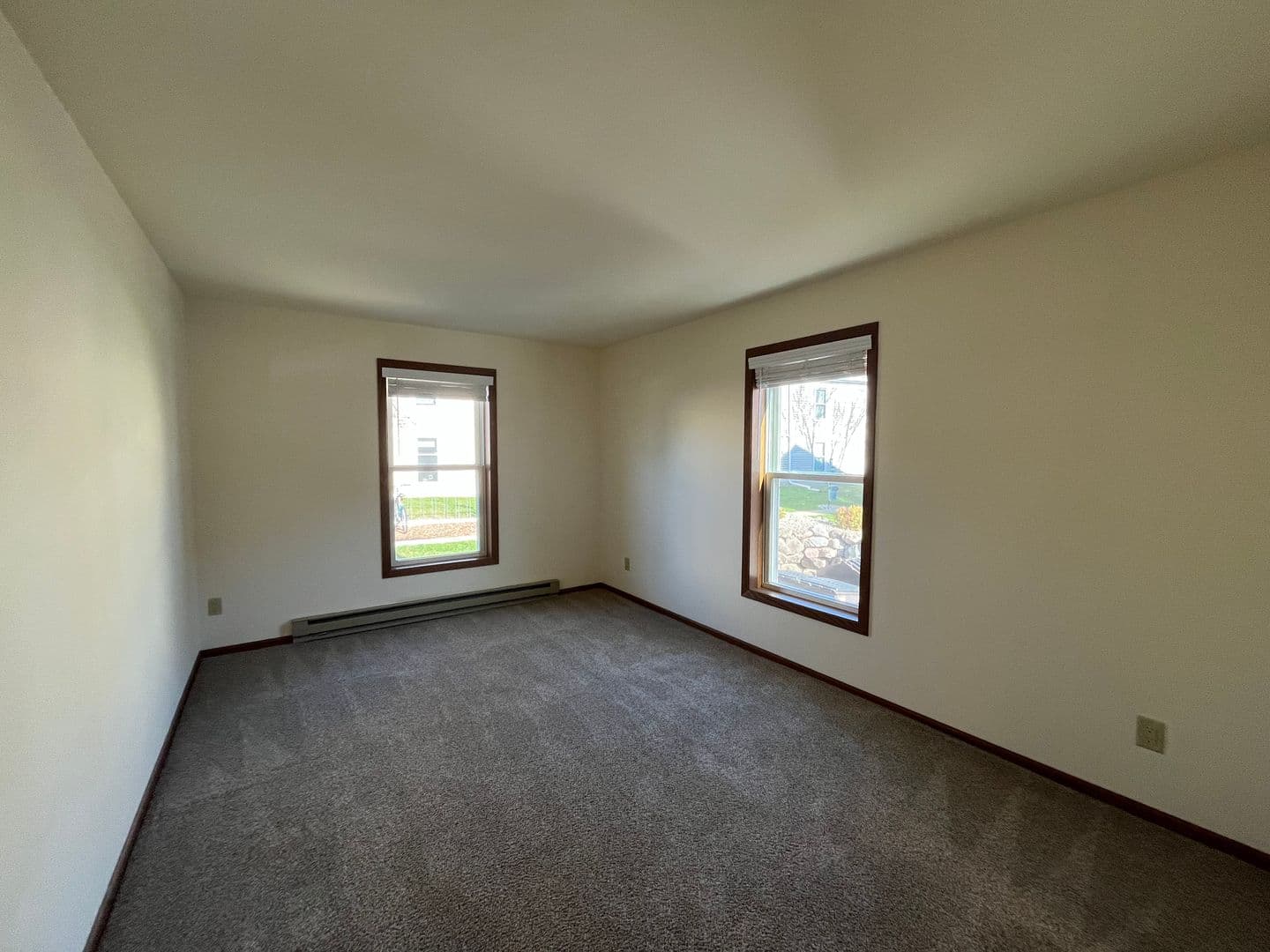 Madison Apartment: 477 S High Point Rd