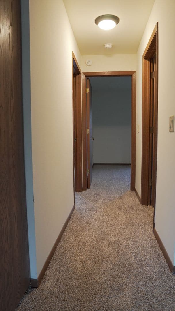 Madison Apartment: 477 S High Point Rd