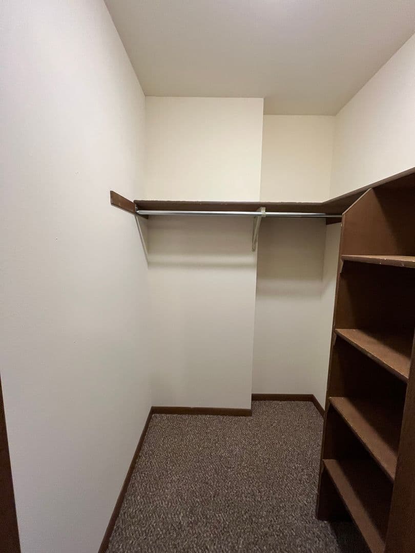 Madison Apartment: 477 S High Point Rd