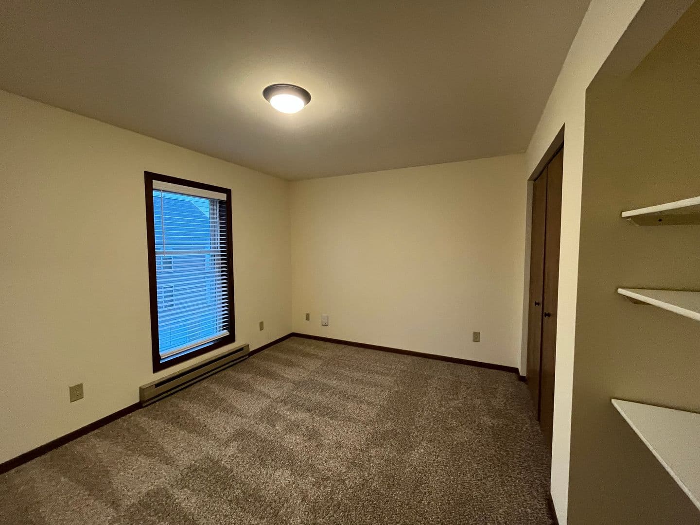 Madison Apartment: 477 S High Point Rd