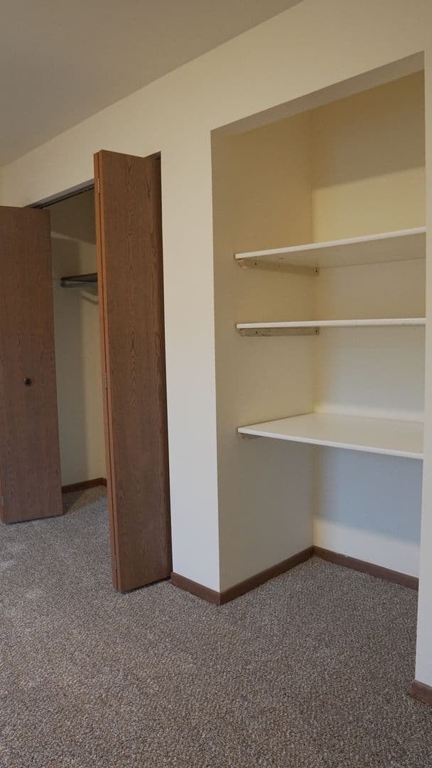 Madison Apartment: 477 S High Point Rd
