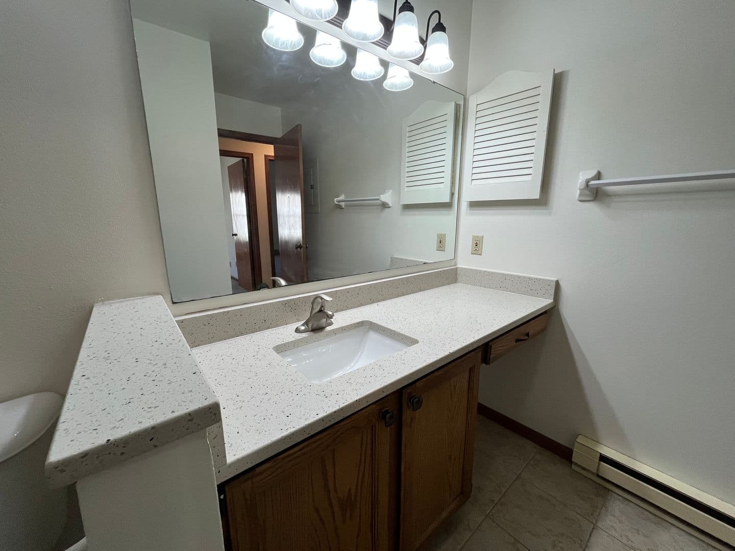 Madison Apartment: 477 S High Point Rd