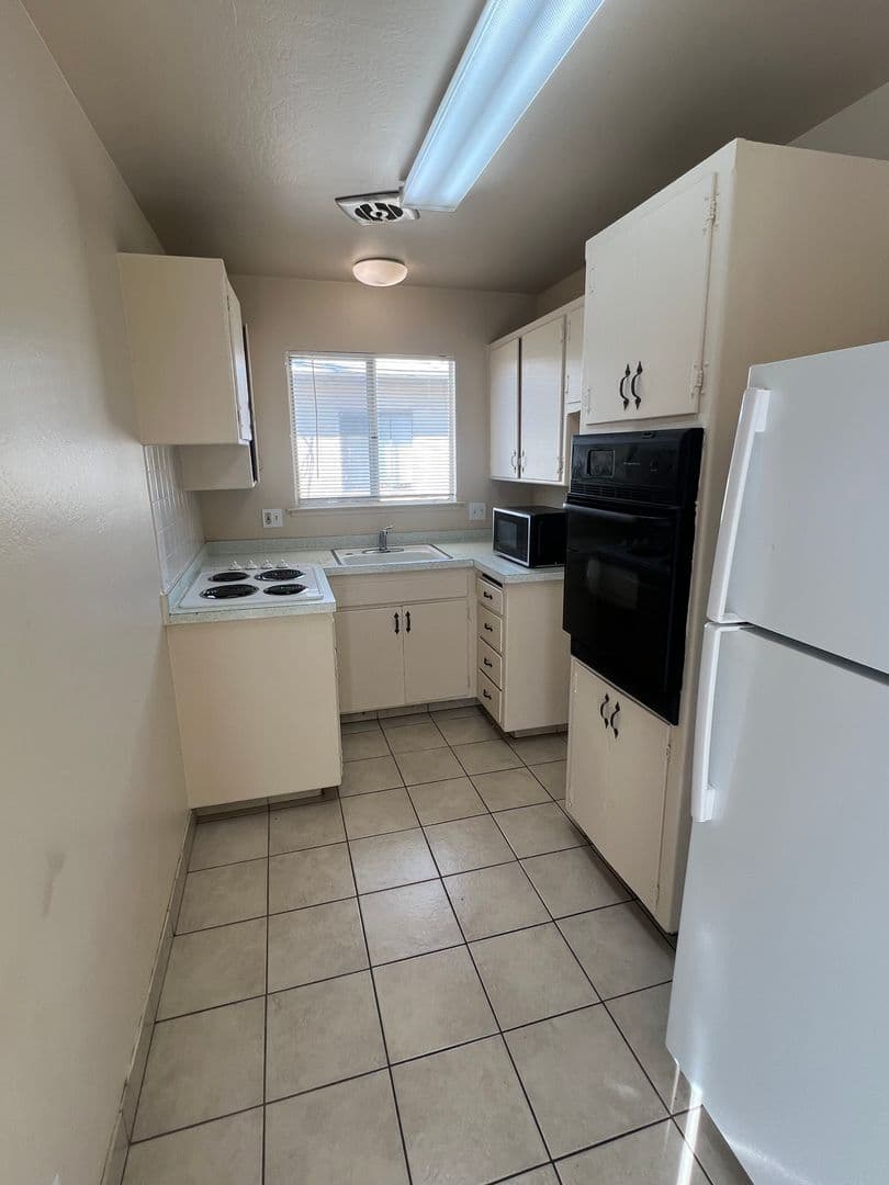 Concord Apartment: 1601 Frisbie Ct