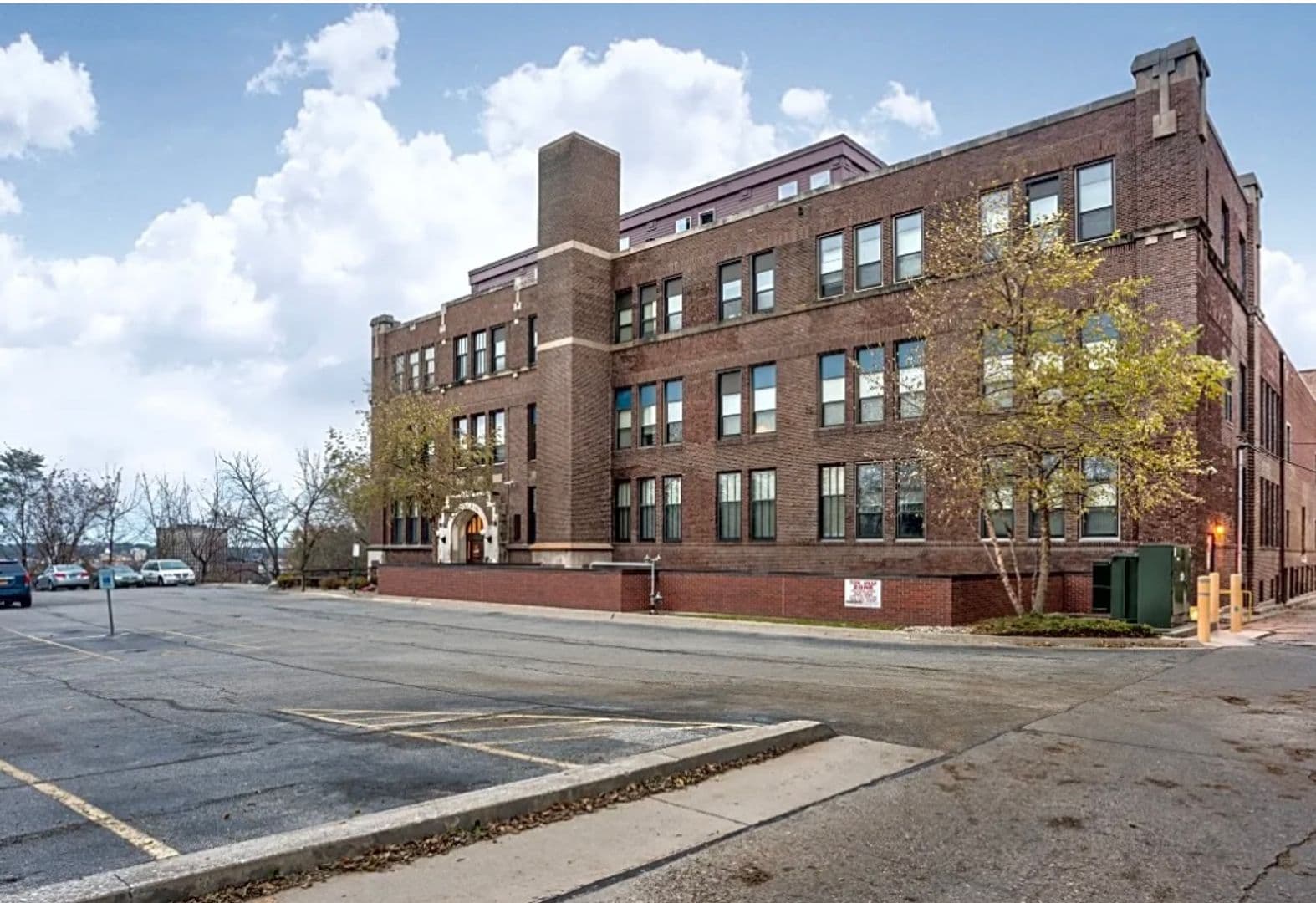 Moline Apartment: 1001 16th