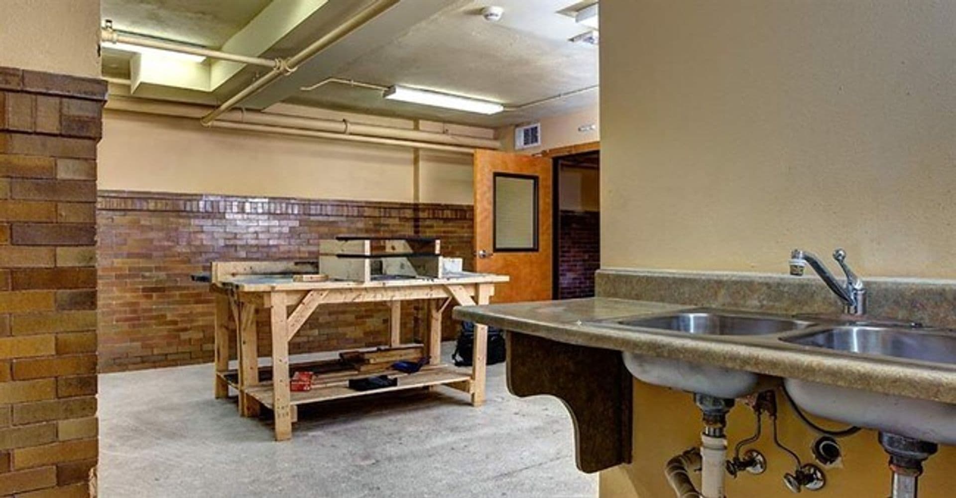 Moline Apartment: 1001 16th