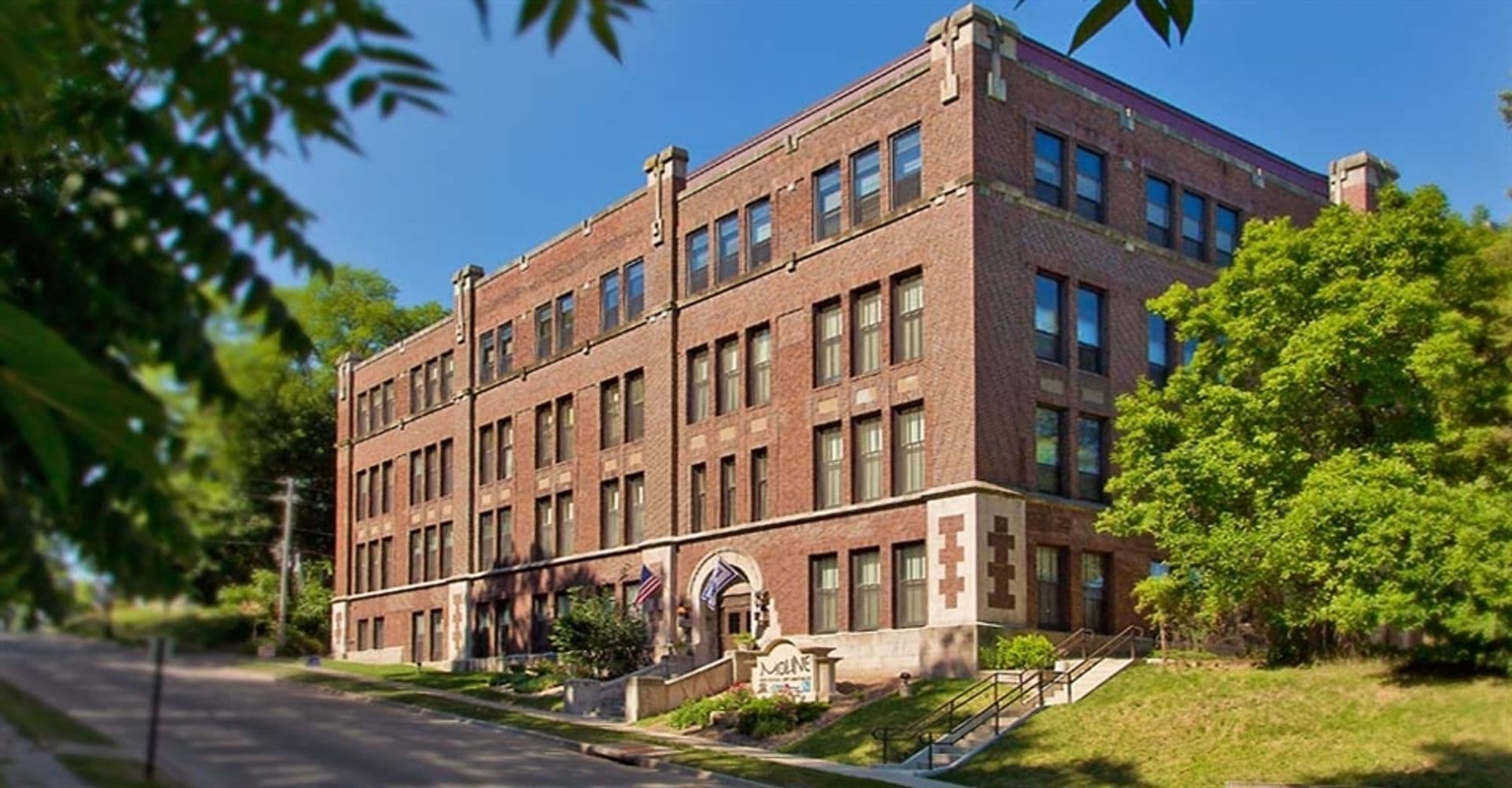 Moline Apartment: 1001 16th