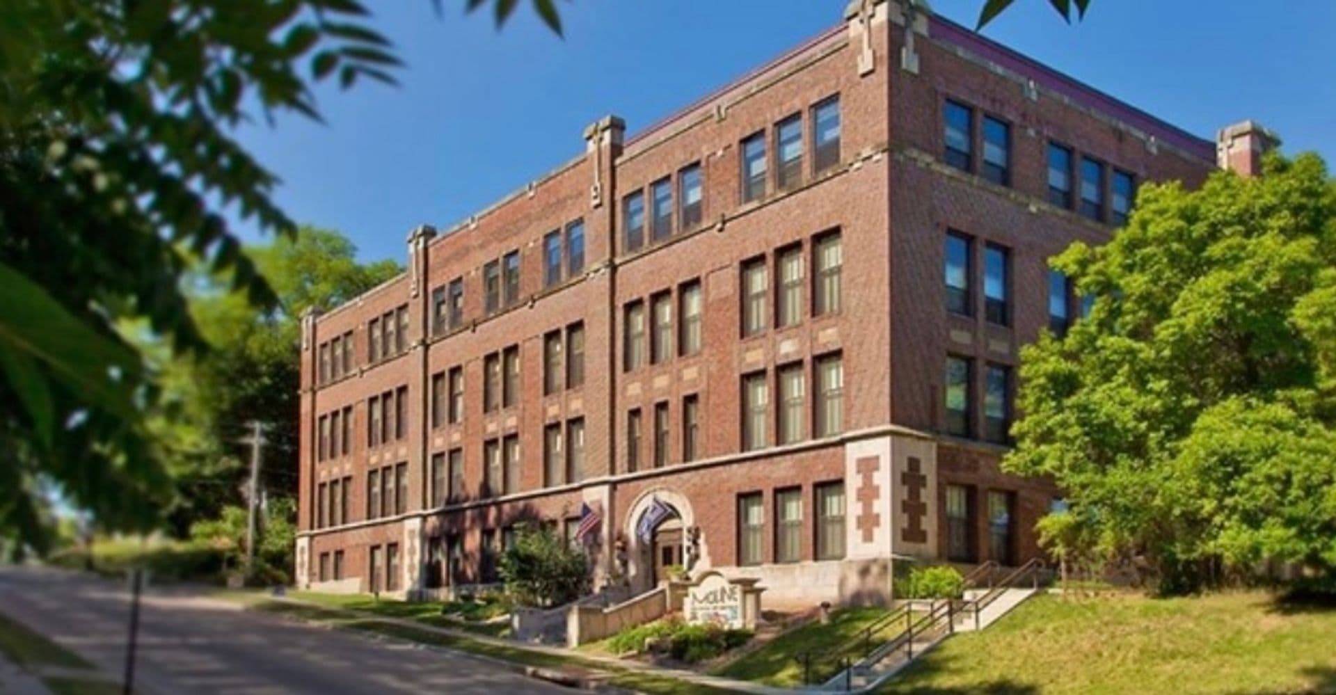 Moline Apartment: 1001 16th