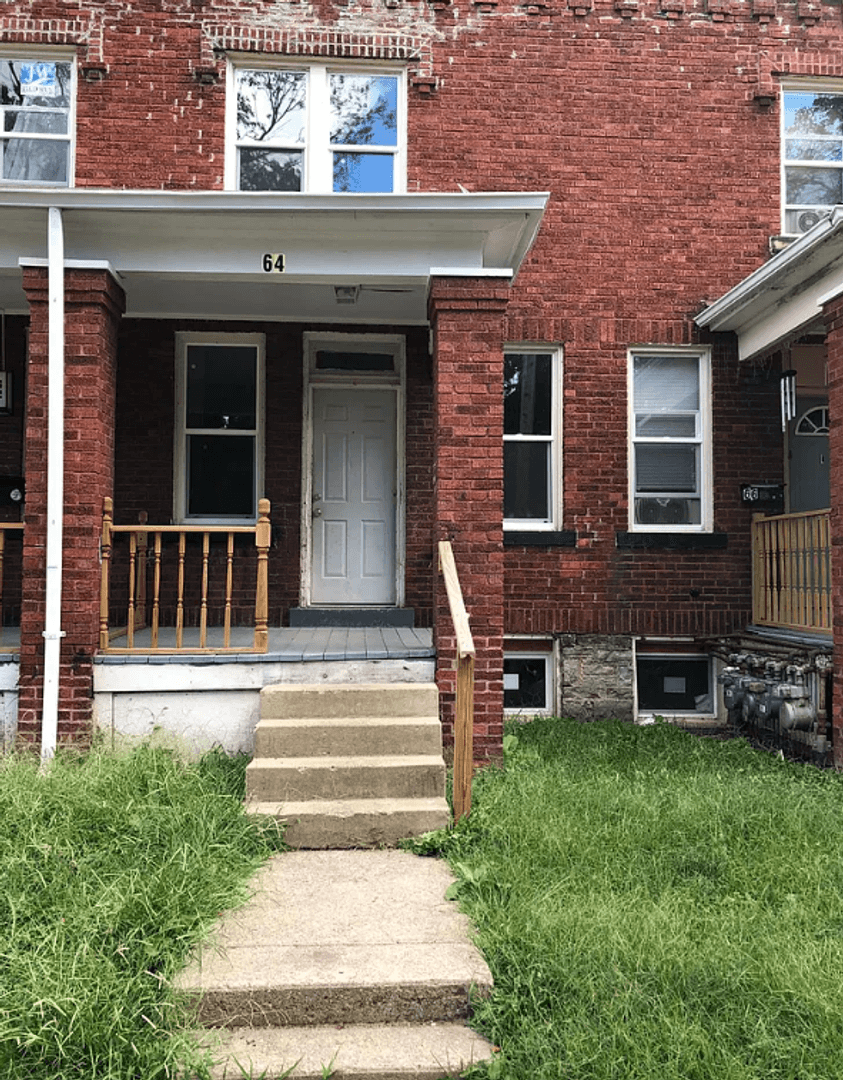 Columbus Apartment: 62-68 S. Harris Ave