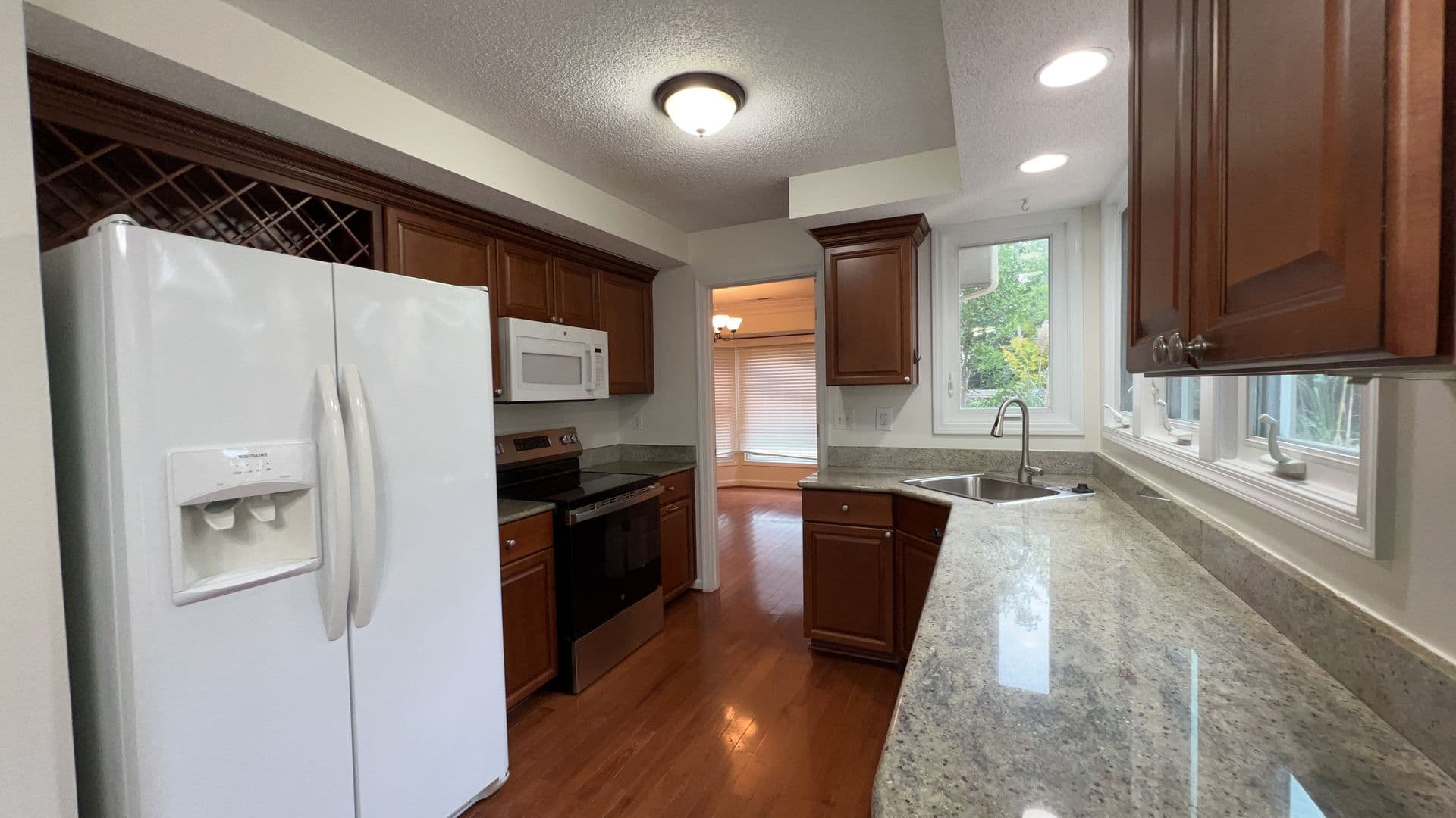 Virginia Beach House: 5245 Chipping Ln