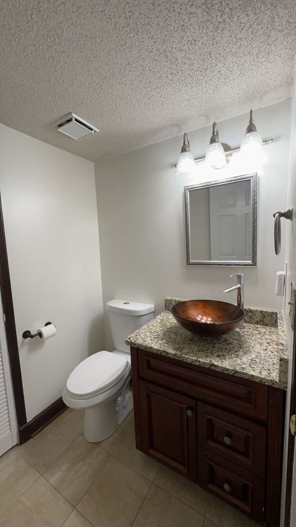 Virginia Beach House: 5245 Chipping Ln