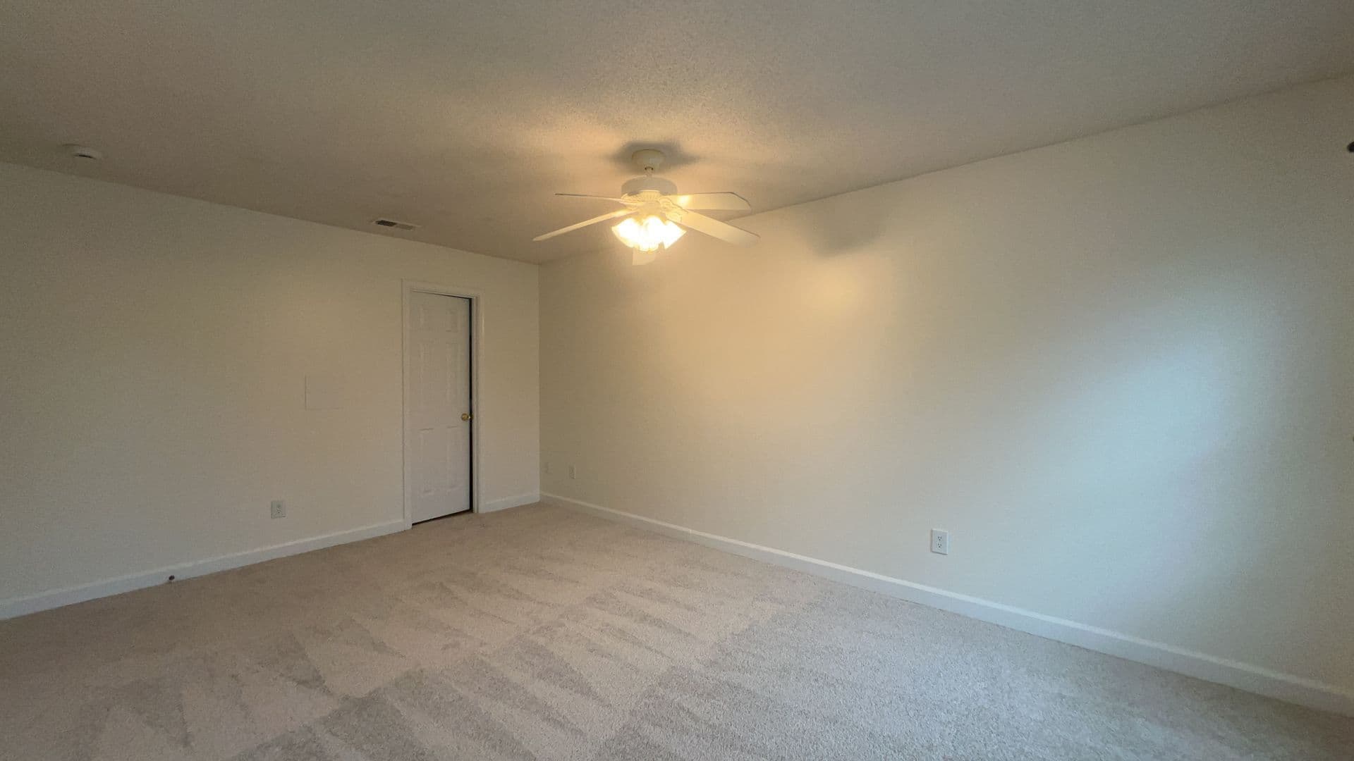 Virginia Beach House: 5245 Chipping Ln