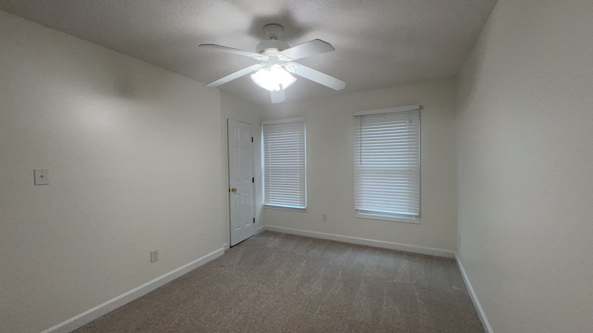 Virginia Beach House: 5245 Chipping Ln