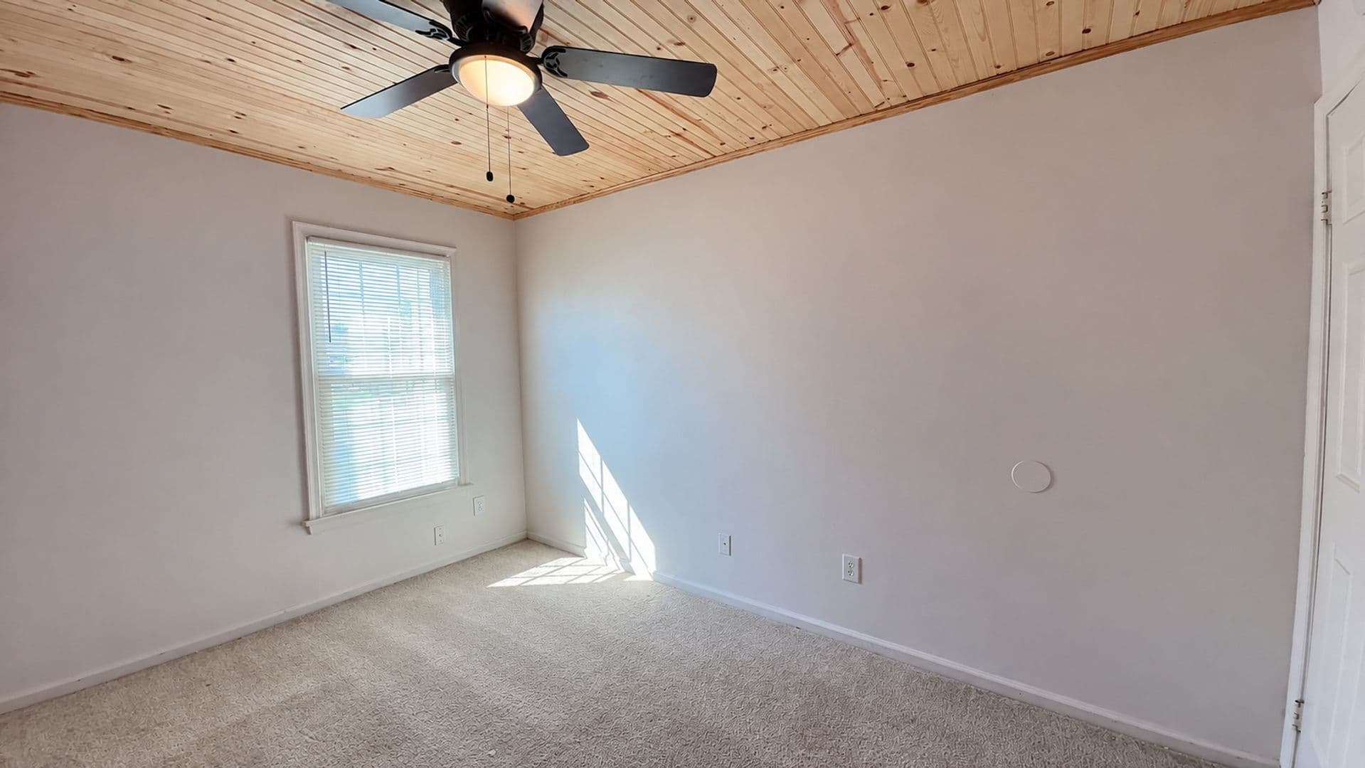 Virginia Beach Townhome: 5522 Baccalaureate Dr