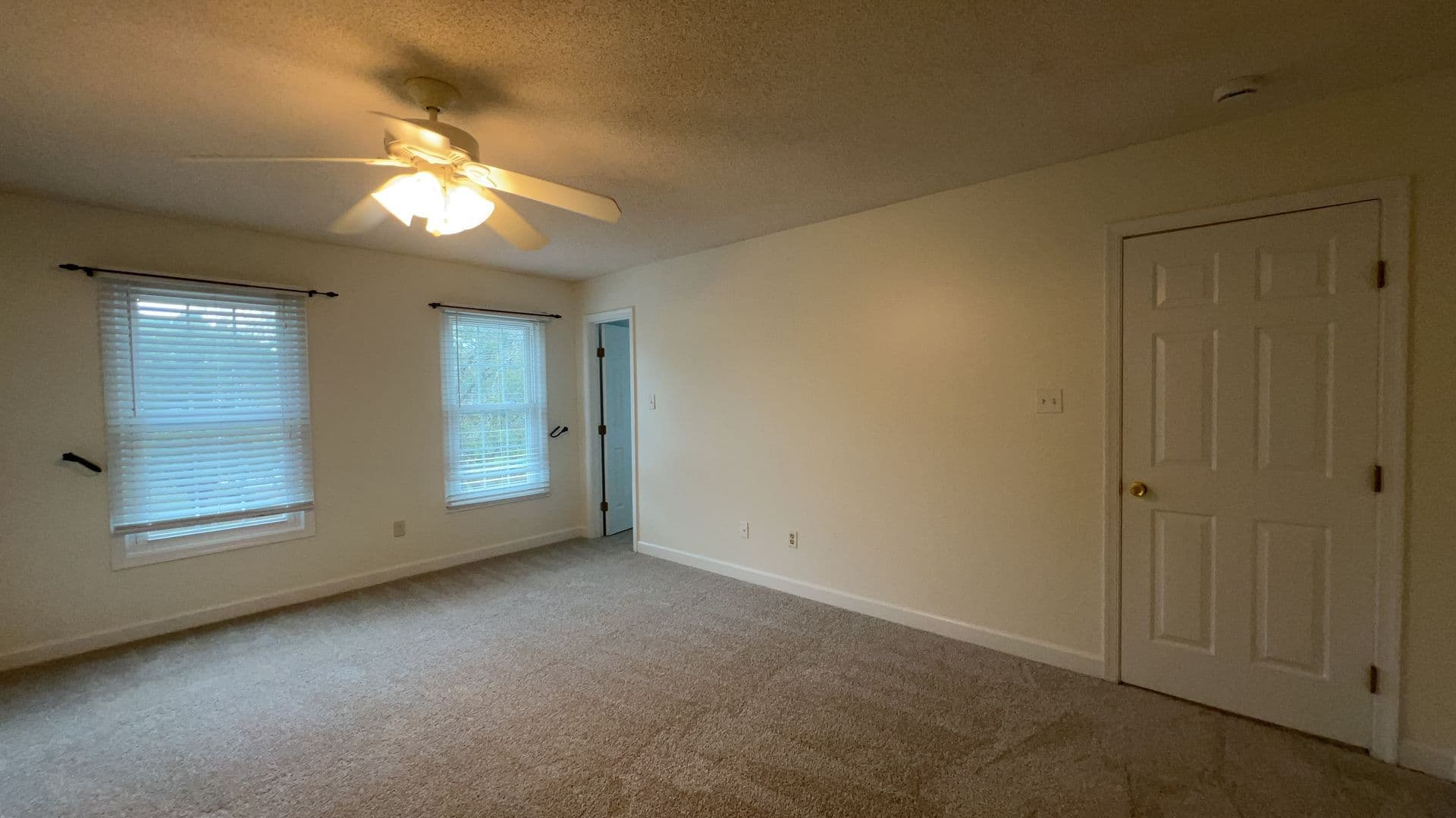 Virginia Beach House: 5245 Chipping Ln