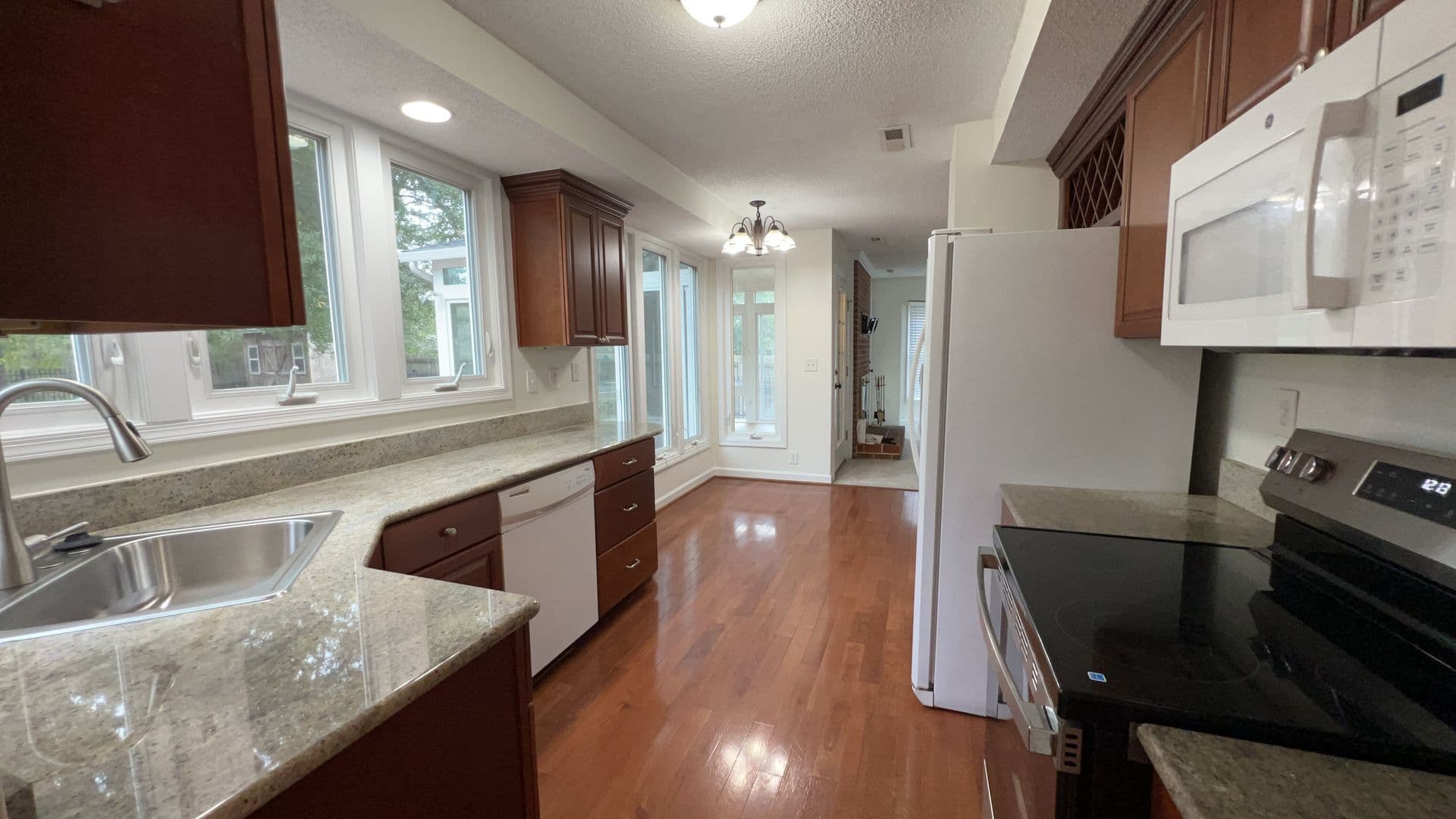 Virginia Beach House: 5245 Chipping Ln