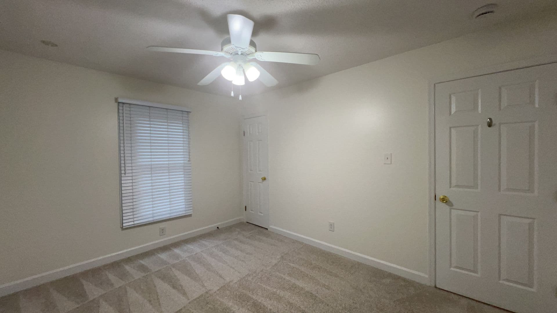 Virginia Beach House: 5245 Chipping Ln